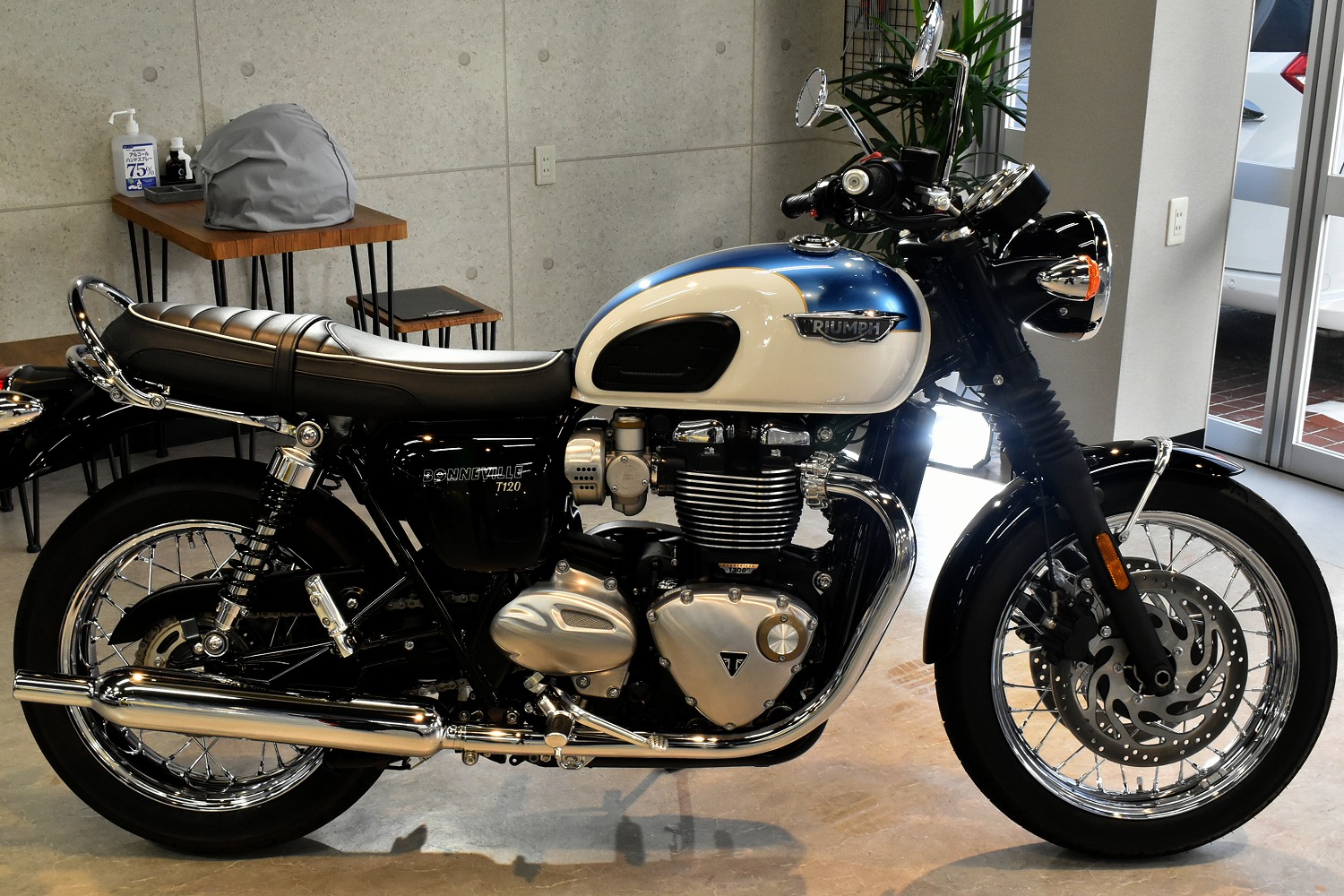 20220127triumpht120_006.jpg