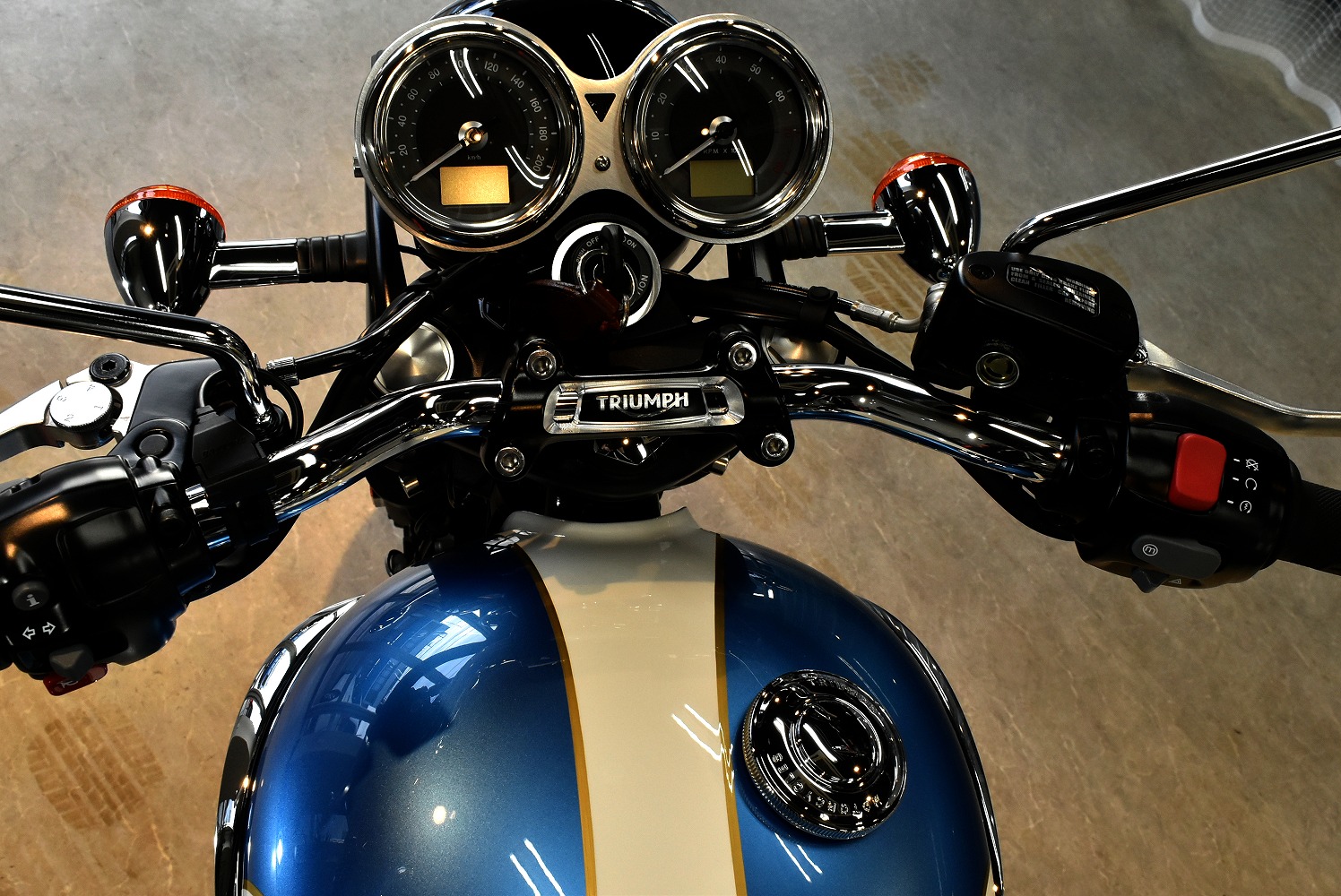 20220127triumpht120_012.jpg