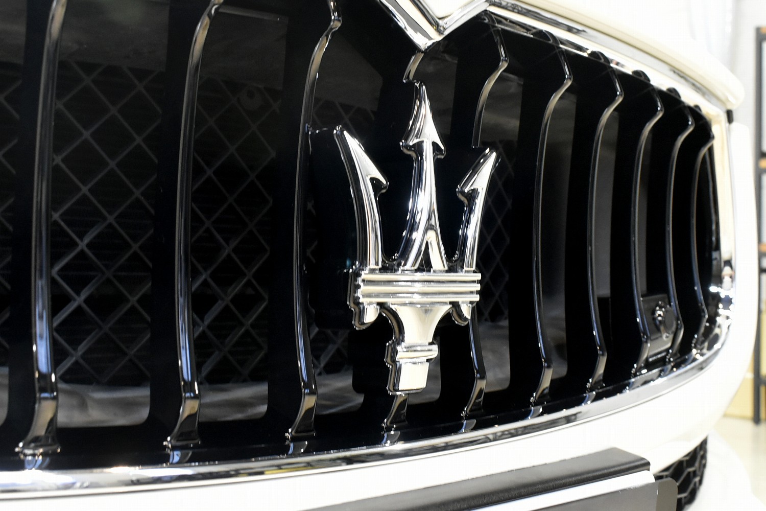 20230617maserati_ghibli_004.jpg
