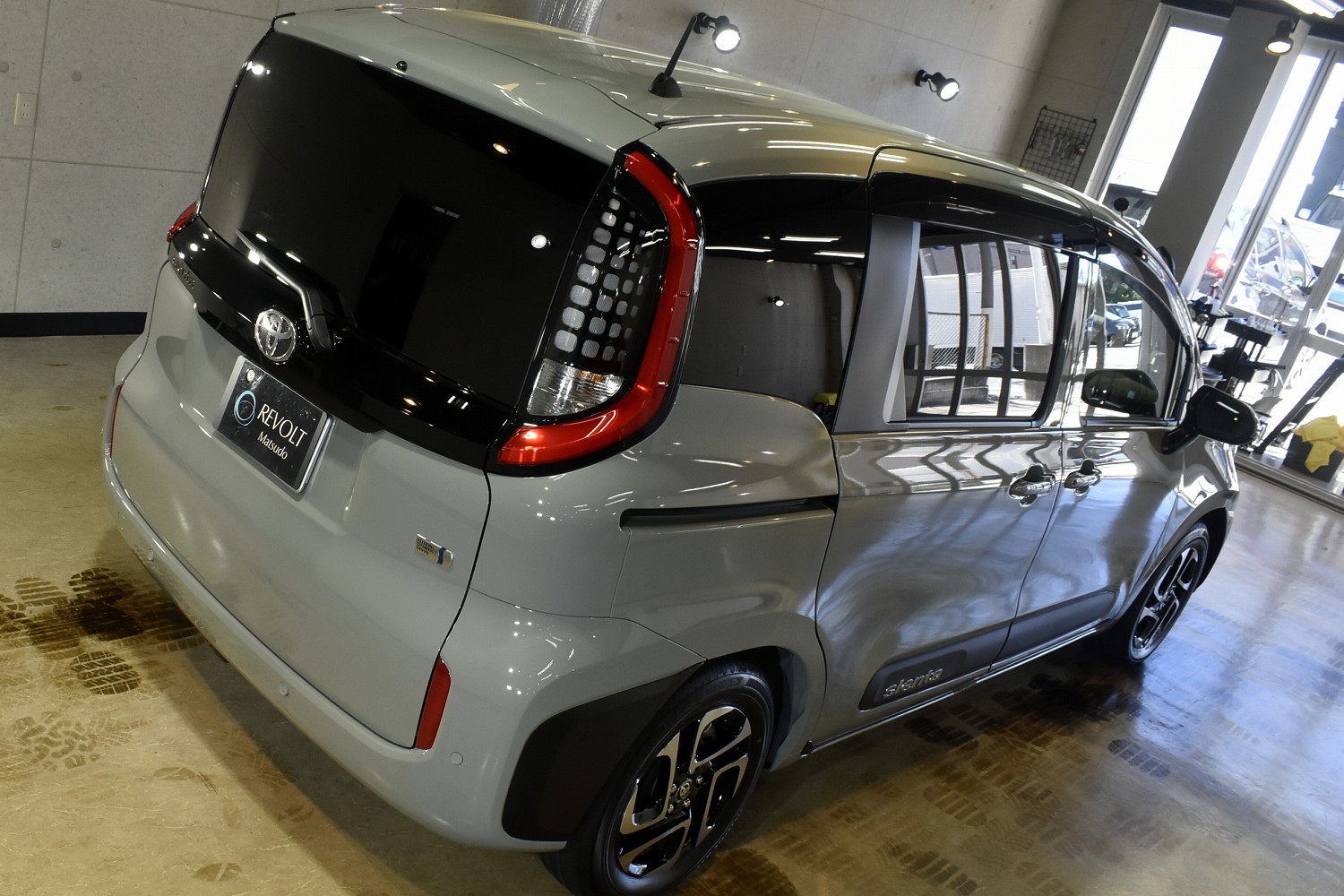 20230901toyota-sienta_008.jpg